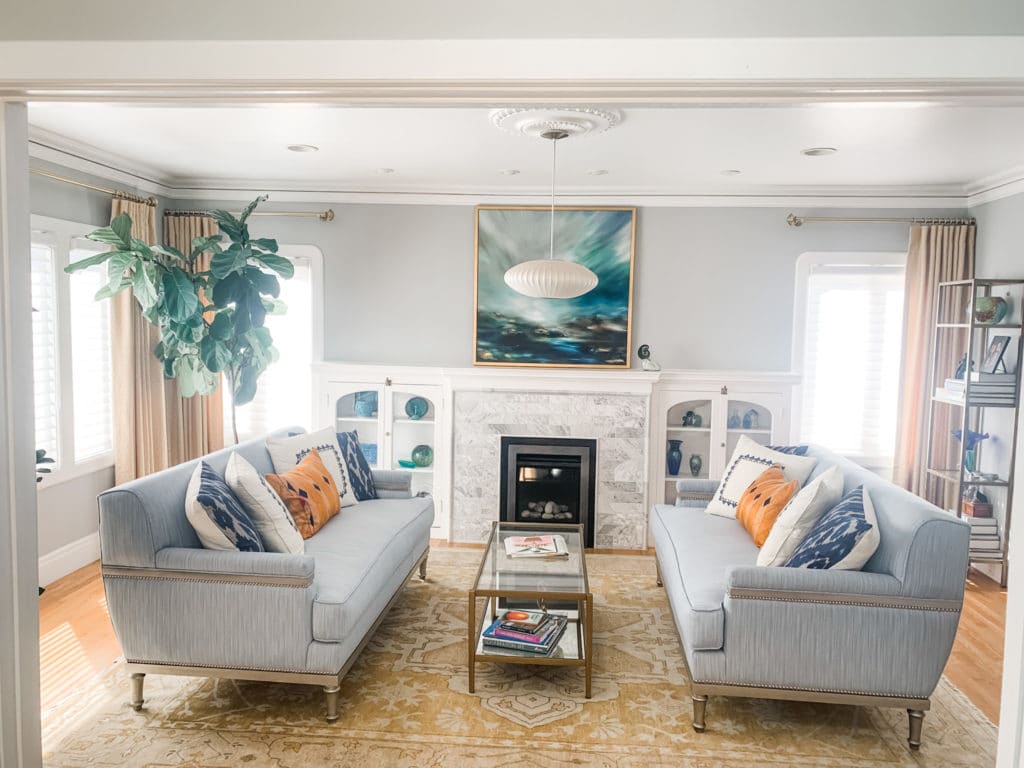 This Berkeley living room is bright and cheerful !