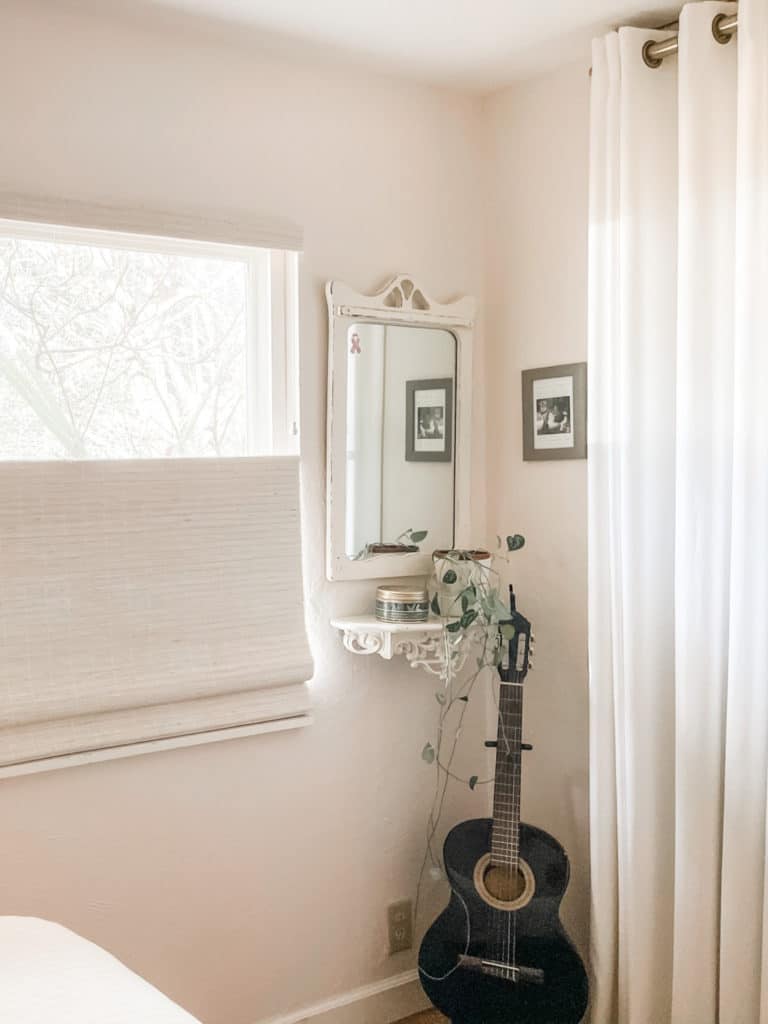 Room with light curtains and blinds